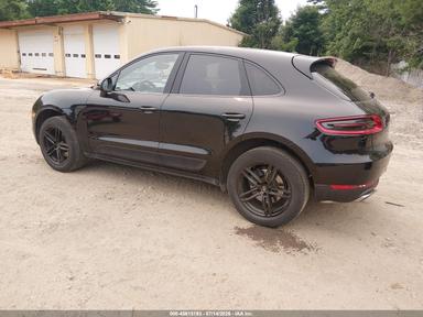 Vista de 2017 Porsche Macan, ángulo 3