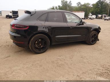 Vista de 2017 Porsche Macan, ángulo 4