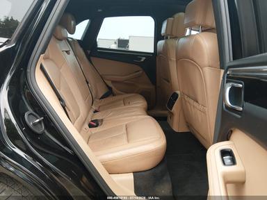Vista de 2017 Porsche Macan, ángulo 8