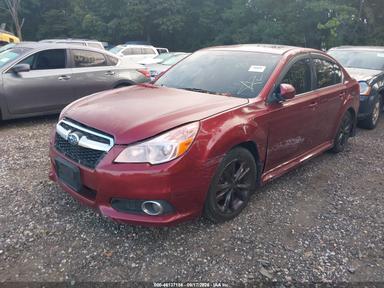 Vue de 2014 Subaru Legacy 2.5I Limited, angle 2