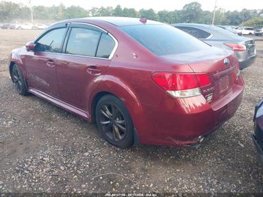 Vue de 2014 Subaru Legacy 2.5I Limited, angle 3