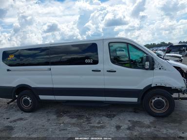 Vue de 2025 Ford Transit-350 Passenger Van Xl, angle 13