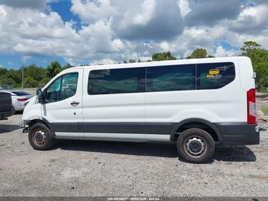 Vue de 2025 Ford Transit-350 Passenger Van Xl, angle 14