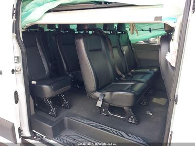 Vue de 2025 Ford Transit-350 Passenger Van Xl, angle 8