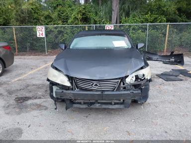 Вид 2009 Lexus ES, угол 13