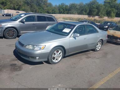 Вид 2001 Lexus Es 300, угол 2