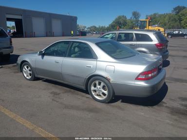 Вид 2001 Lexus Es 300, угол 3