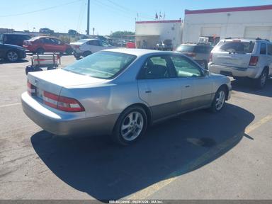 Вид 2001 Lexus Es 300, угол 4