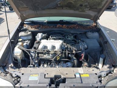 Vue de 2001 Chevrolet Malibu, angle 10