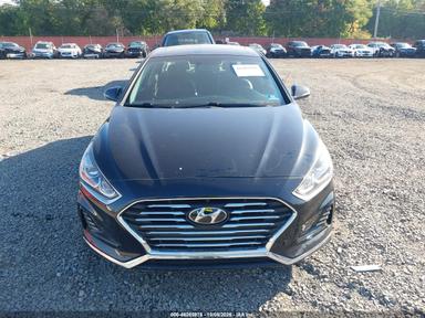 Vista de 2018 Hyundai Sonata Limited, ángulo 13