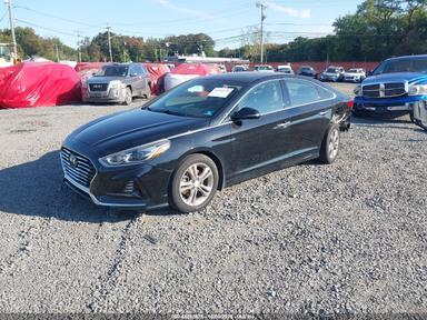 Vista de 2018 Hyundai Sonata Limited, ángulo 2