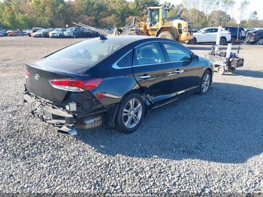 Vista de 2018 Hyundai Sonata Limited, ángulo 4