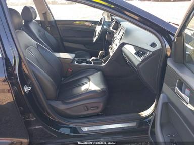 Vista de 2018 Hyundai Sonata Limited, ángulo 5