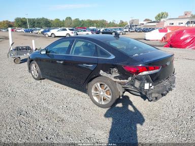 Vista de 2018 Hyundai Sonata Limited, ángulo 6