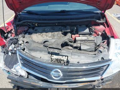 Vista de 2011 Nissan Versa 1.8S, ángulo 10