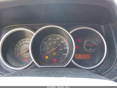 Vista de 2011 Nissan Versa 1.8S, ángulo 7