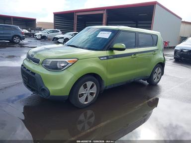 Vista de 2015 Kia Soul, ángulo 2