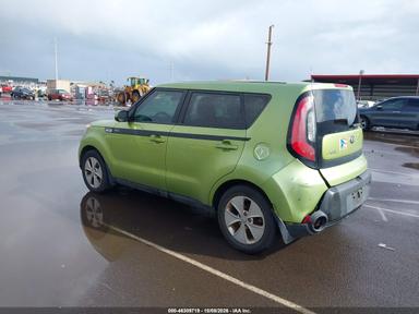Vista de 2015 Kia Soul, ángulo 3