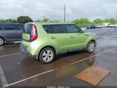 Vista de 2015 Kia Soul, ángulo 4