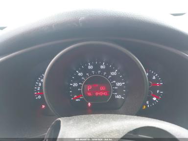 Vista de 2015 Kia Soul, ángulo 7