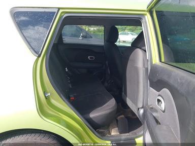 Vista de 2015 Kia Soul, ángulo 8