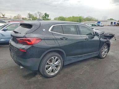 Вид 2022 BMW X2, угол 3