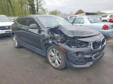 Вид 2022 BMW X2, угол 4