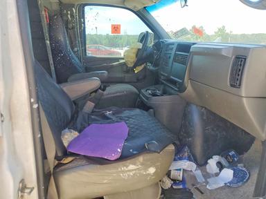 Vue de 2006 CHEVROLET EXPRESS G2500, angle 11