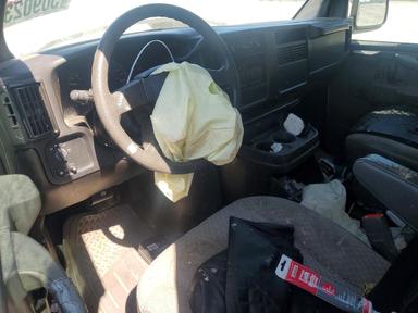Vue de 2006 CHEVROLET EXPRESS G2500, angle 8