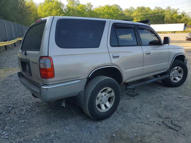 Vue de 1999 TOYOTA 4RUNNER SR5, angle 3