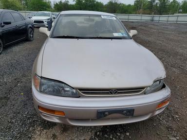 Vista de 1995 TOYOTA CAMRY LE, ángulo 5