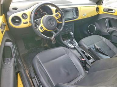 Vista de 2013 VOLKSWAGEN BEETLE, ángulo 8