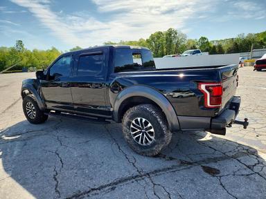 Vista de 2017 FORD F150 RAPTOR, ángulo 2