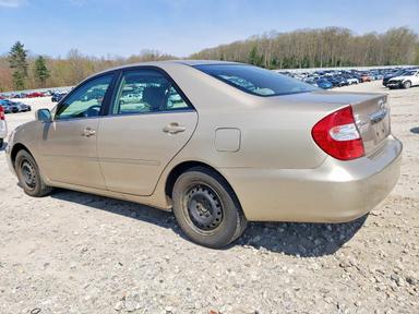 Вид 2003 TOYOTA CAMRY LE, угол 2