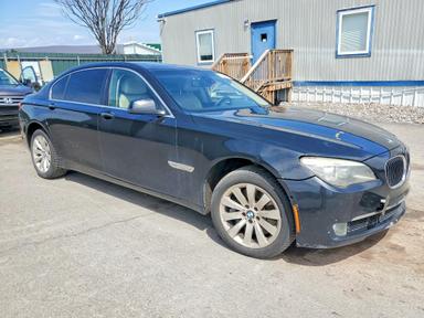 Vue de 2010 BMW 750 LI XDRIVE, angle 4