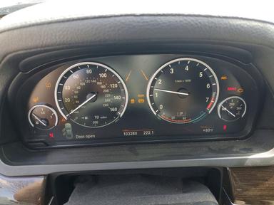 Vue de 2010 BMW 750 LI XDRIVE, angle 9