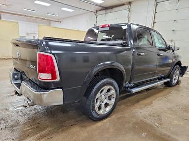 منظر 2015 RAM 1500 LARAMIE، زاوية 3