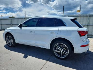 Vue de 2021 AUDI Q5 E PRESTIGE, angle 2