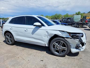 Vue de 2021 AUDI Q5 E PRESTIGE, angle 4