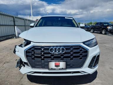 Vue de 2021 AUDI Q5 E PRESTIGE, angle 5