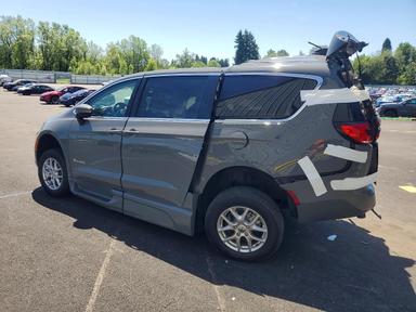 Vue de 2023 CHRYSLER PACIFICA TOURING L, angle 2