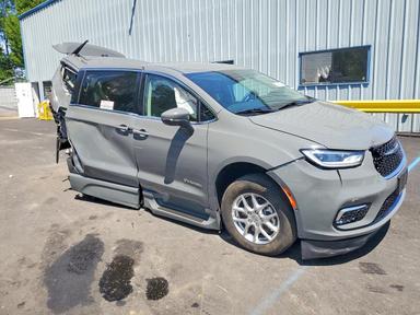 Vue de 2023 CHRYSLER PACIFICA TOURING L, angle 4