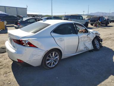 منظر 2015 LEXUS IS 250، زاوية 3