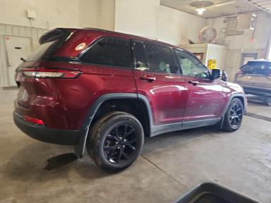 منظر 2025 JEEP GRAND CHEROKEE LAREDO، زاوية 3