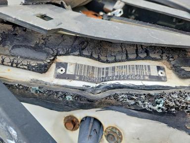 Vue de 2001 GMC C7 FLATBED TRUCK TRUCK WITH CRASH ATTENUATOR, angle 10