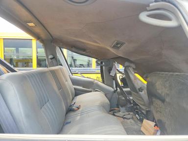 Vue de 2001 GMC C7 FLATBED TRUCK TRUCK WITH CRASH ATTENUATOR, angle 6