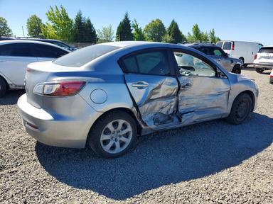Vue de 2013 MAZDA 3 I, angle 3