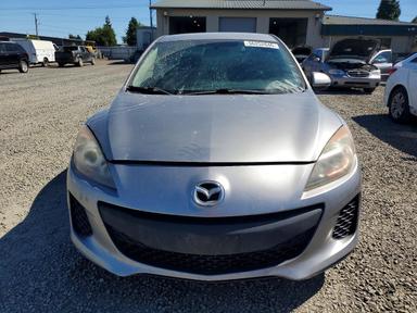 Vue de 2013 MAZDA 3 I, angle 5