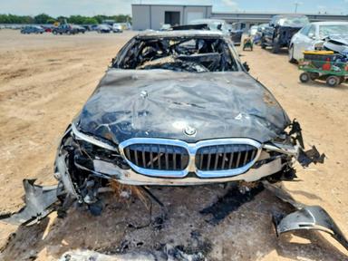 منظر 2021 BMW 330I، زاوية 5