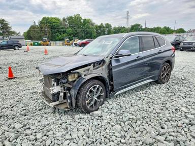 Vue de 2022 BMW X1 XDRIVE28I, angle 1